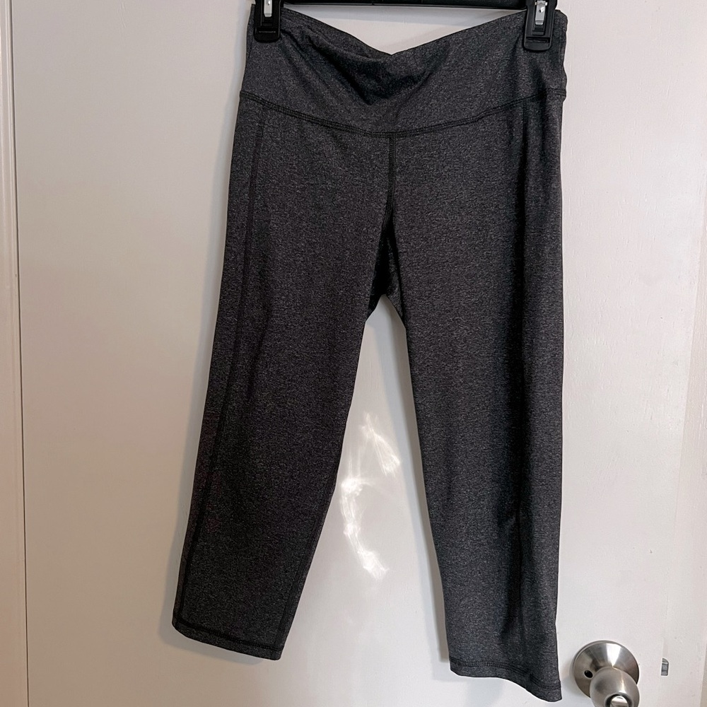 Active Fit Gray Capri Leggings